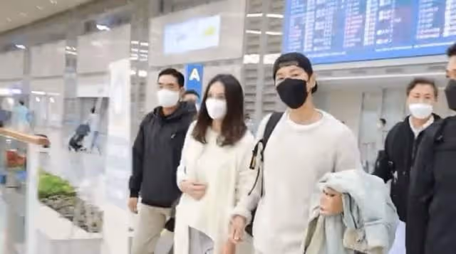 宋仲基的英國演員女友，比宋仲基成名還早，多張經典私圖曝光