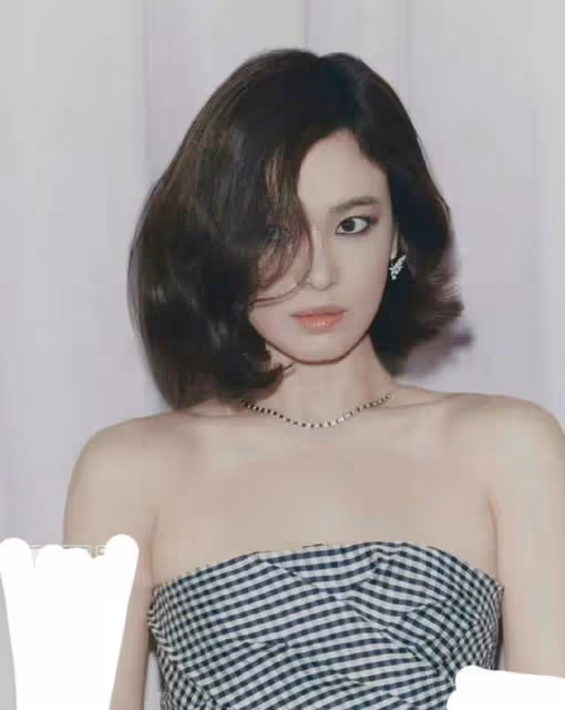 宋仲基的英國演員女友，比宋仲基成名還早，多張經典私圖曝光