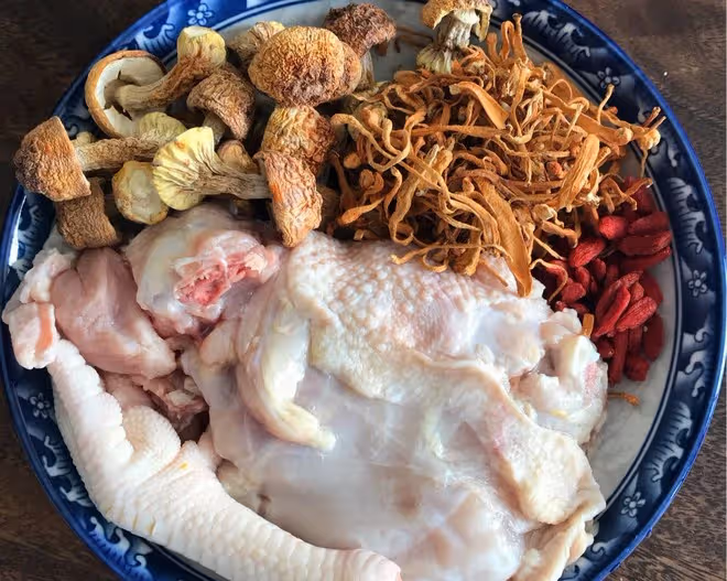 強身健體，提高免疫力 【姬松茸蟲草花雞湯】