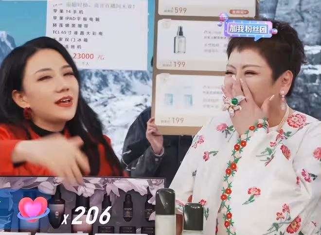 蕭敬騰和向太曖昧互動,被罵到關閉評論區,網友:油膩得讓人噁心