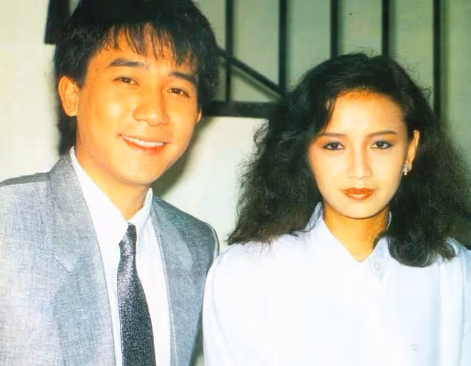 曾華倩與侄女聚會,兩人長相相似顏值高,23歲兒子罕露面高大帥氣