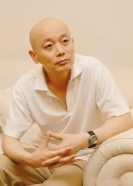 悲痛!葛優母親施文心疑因新冠去世,享年94歲,生前從事編輯30年