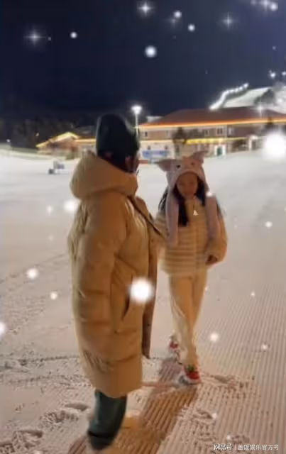 曝賈乃亮李小璐復合,一家三口同時間現身滑雪場,被疑共進晚餐