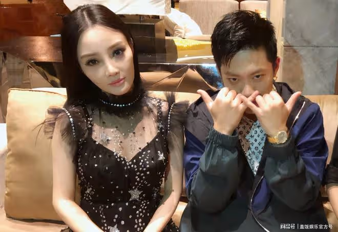 曝賈乃亮李小璐復合,一家三口同時間現身滑雪場,被疑共進晚餐