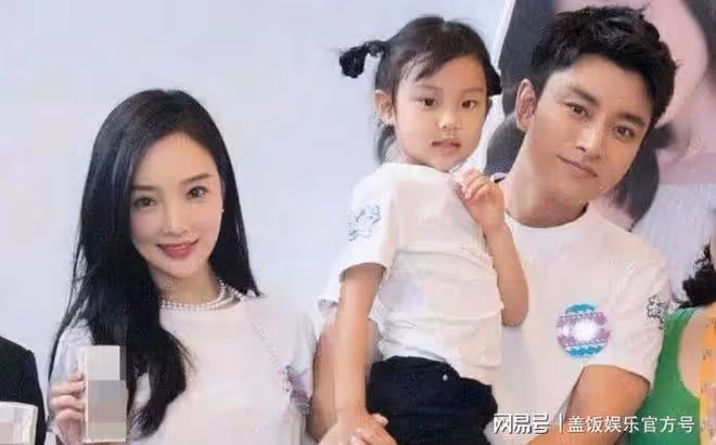 曝賈乃亮李小璐復合,一家三口同時間現身滑雪場,被疑共進晚餐