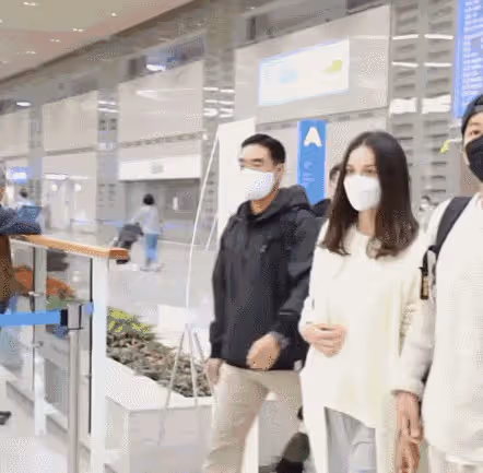 外媒稱宋仲基女友已懷孕,兩人很快將傳結婚喜訊,雙方家長已見面