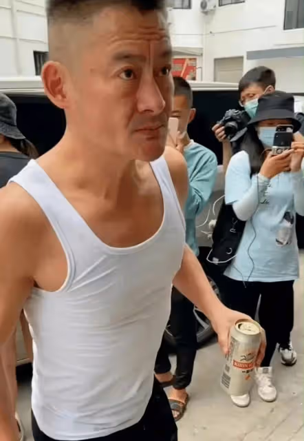 55歲景崗山陽康後去健身房，舉鐵拉練表情痛苦喘不停，身體引擔憂