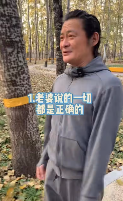 55歲景崗山陽康後去健身房，舉鐵拉練表情痛苦喘不停，身體引擔憂