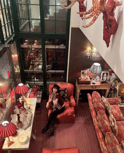 57歲劉嘉玲在家過聖誕節，曬豪宅曝光奢華內景，有如歐式宮殿