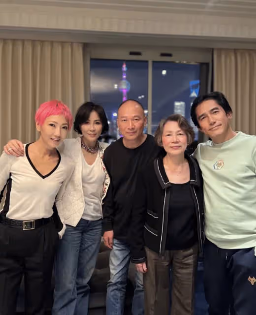 57歲劉嘉玲在家過聖誕節，曬豪宅曝光奢華內景，有如歐式宮殿