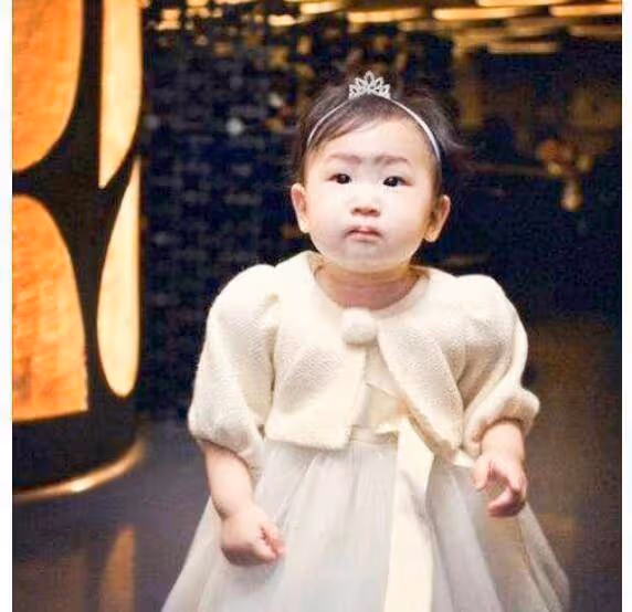 金喜善女兒才是「整容式長大」！小時候飽受非議，今「丑小鴨變白天鵝」撞臉趙麗穎