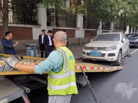 4百萬豪車停路邊被遺忘2年!要繳近「22萬停車費」!車主找到了,現身曝原因
