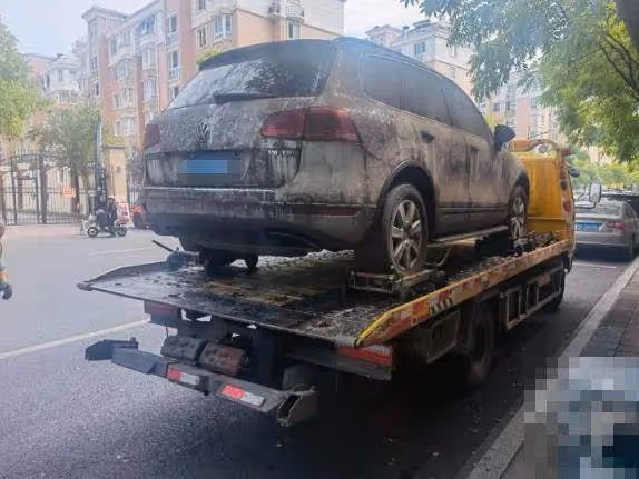 4百萬豪車停路邊被遺忘2年!要繳近「22萬停車費」!車主找到了,現身曝原因