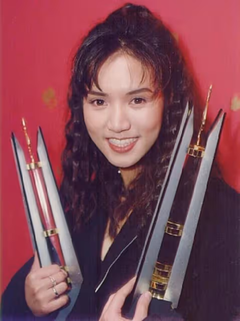 黎瑞恩罕曬母子合影!被17歲兒子抱起顯嬌小,愛子身材壯實像爸爸