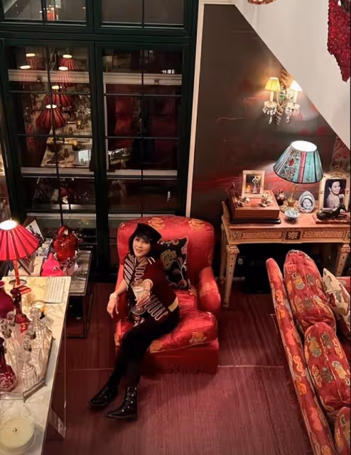 劉嘉玲再秀豪宅:屋內價值數百萬水晶吊燈,擺滿古董裝飾物