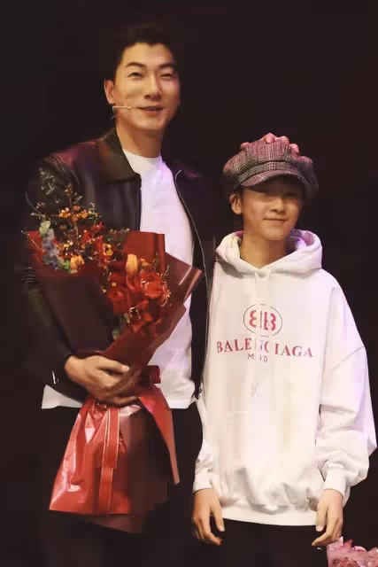張亮15歲兒子天天曬托福成績,獲109分高分,力證早戀未影響學習