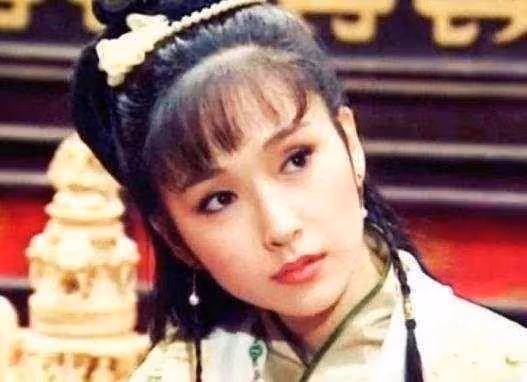 55歲張玉嬿與51歲蕭薔真人對比相差太大,難怪都說「整容臉必敗」,網友:區別不是一星半點