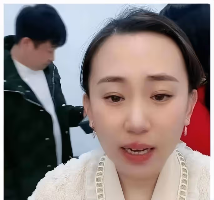 丫蛋官宣三胎喜訊!帶病直播自曝確診新冠,孕肚明顯氣質大變