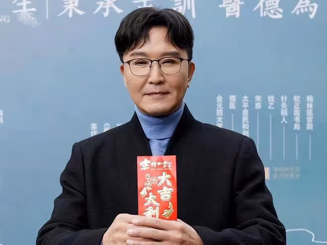 臉皮聳拉、額頭臃腫、表情僵硬，「整容」後的中年演員都翻車了