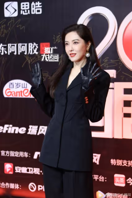 國劇盛典紅毯：秦嵐魏大勛穿情侶裝，曾黎臉部浮腫，楊蓉全場最佳