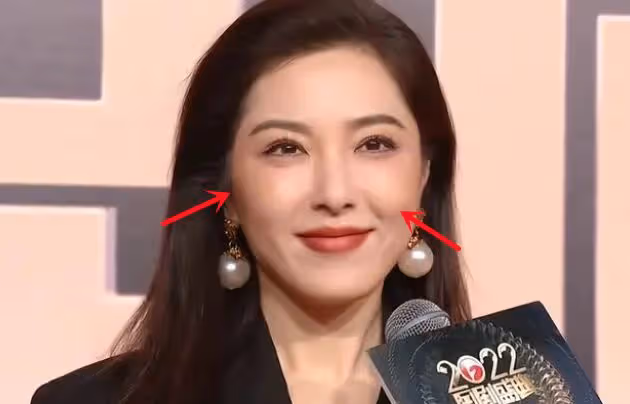 國劇盛典紅毯：秦嵐魏大勛穿情侶裝，曾黎臉部浮腫，楊蓉全場最佳