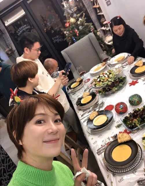狀態佳!53歲TVB前當家花旦分享零濾鏡自拍,零皺紋曬白滑美肌