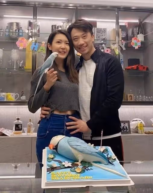 富貴!35歲港姐與十億男友享受奢華晚宴,其曾多次被指背女友偷食