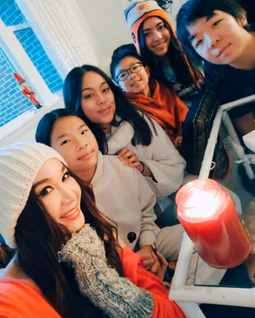 溫碧霞探望豪門公公!對方很開心見到她,不介意其收養孩子不生娃