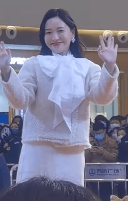 金莎參加活動生圖曝光,身材走樣被指狀態差,本人曬近況照回應