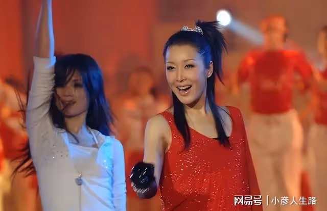 孫悅:玩命商演還巨額債務,火遍南北20年,退圈8年後現狀