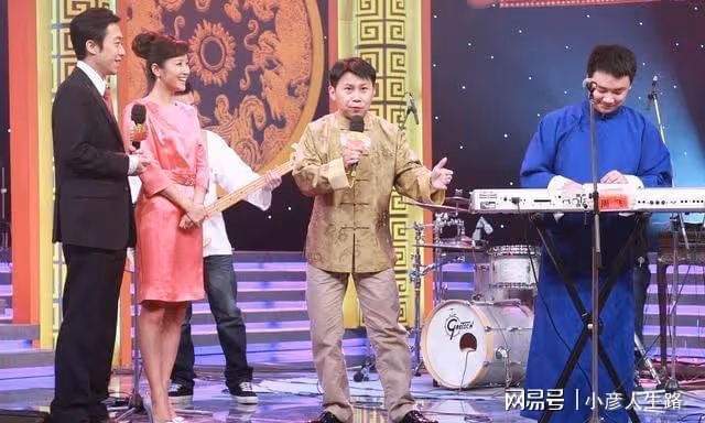 何雲偉有反骨?和郭德綱鬧翻又和李菁裂穴,習慣性叛逆?