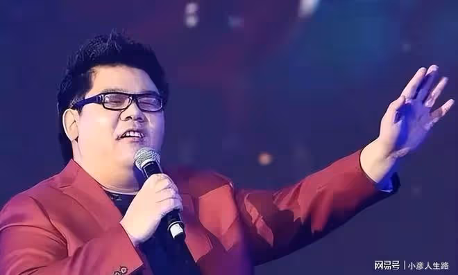 楊光:靠模仿紅極一時,卻因耍大牌被趕下台,今借愛心公益再亮相