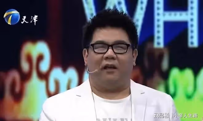 楊光:靠模仿紅極一時,卻因耍大牌被趕下台,今借愛心公益再亮相