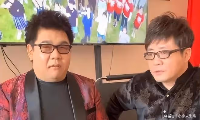 楊光:靠模仿紅極一時,卻因耍大牌被趕下台,今借愛心公益再亮相