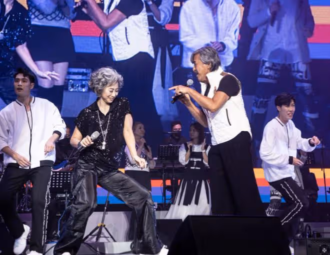 75歲林子祥開演唱會,連唱37首歌寶刀未老,葉倩文熱舞嗨翻全場