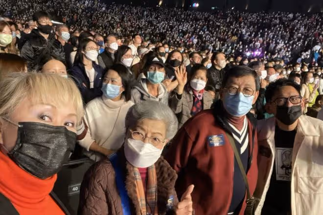 75歲林子祥開演唱會,連唱37首歌寶刀未老,葉倩文熱舞嗨翻全場