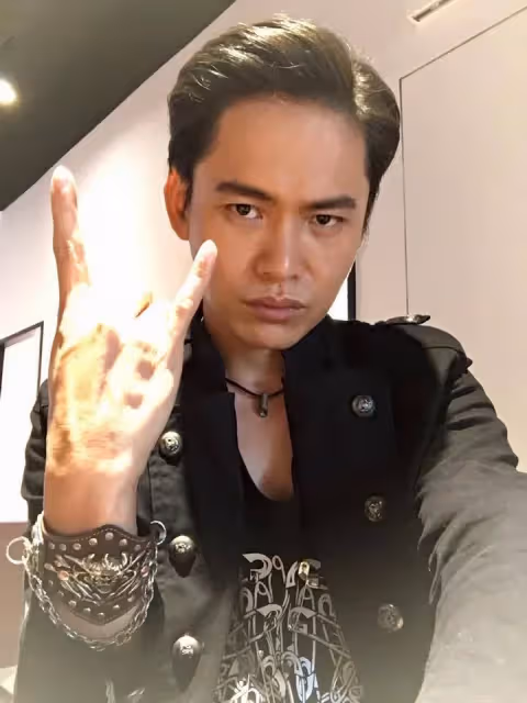 曾是竹科工程師!黃鐙輝寧棄高薪「進演藝圈苦熬15年」前主管「翻出當年離職單」:難怪走了