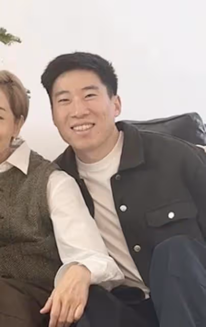 毛舜筠罕曬全家福,准女婿首露面長相斯文,與大女兒已有結婚計劃