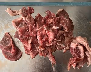 一個洋蔥就能做四份店裡的日式牛肉飯（學會再不去店裡花冤枉錢啦