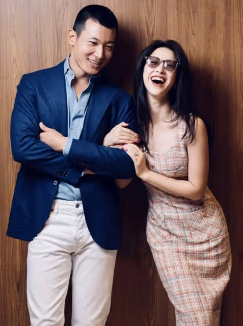 朱珠曬夫妻甜蜜九宮格,被王昀佳公主抱撒狗糧,網友大讚朱珠好辣