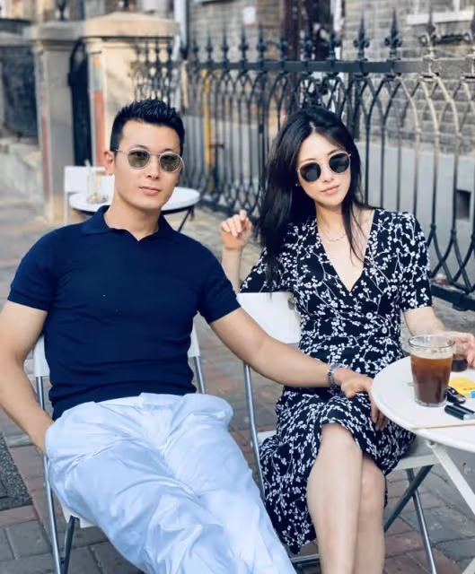 朱珠曬夫妻甜蜜九宮格,被王昀佳公主抱撒狗糧,網友大讚朱珠好辣