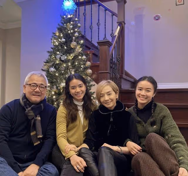 知名港星曬全家福!疑似準備升級做岳母,准女婿真面目曝光