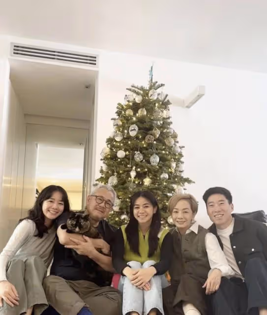 知名港星曬全家福!疑似準備升級做岳母,准女婿真面目曝光