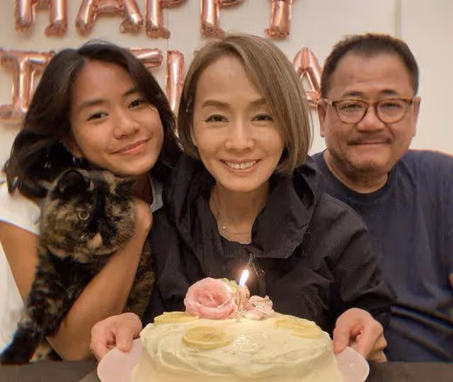 知名港星曬全家福!疑似準備升級做岳母,准女婿真面目曝光