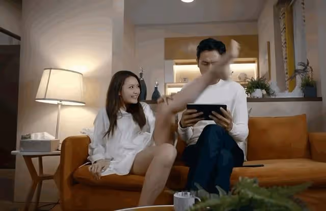 TVB知名女星新劇秀大長腿!穿寬鬆襯衫誘惑男主,演技精湛獲激贊
