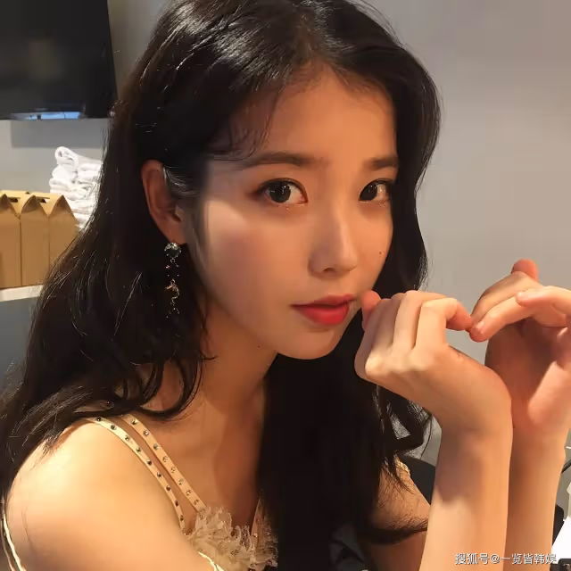 李知恩一張床超1億韓元 出身平凡逆襲富婆 被譽為最有價值的歌手