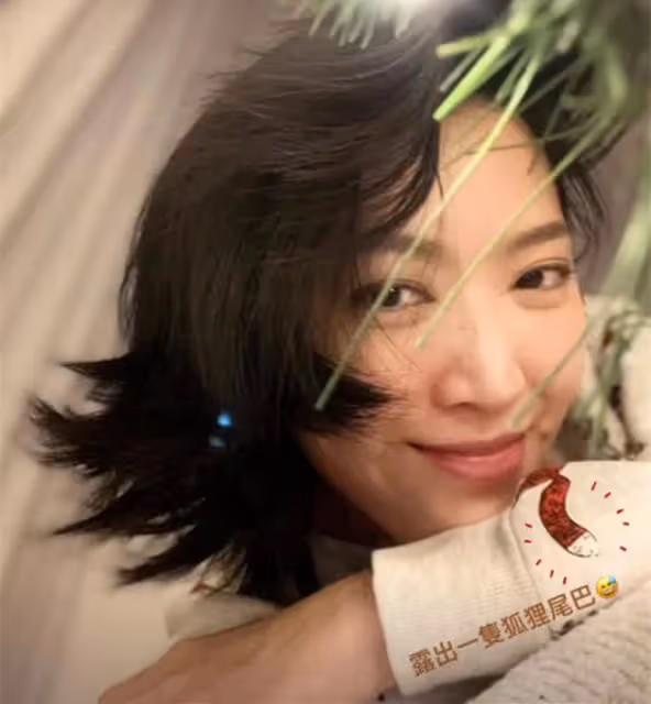 李立群女兒曬自拍慶生，32歲氣質出眾，與黑人初戀分手後保持單身