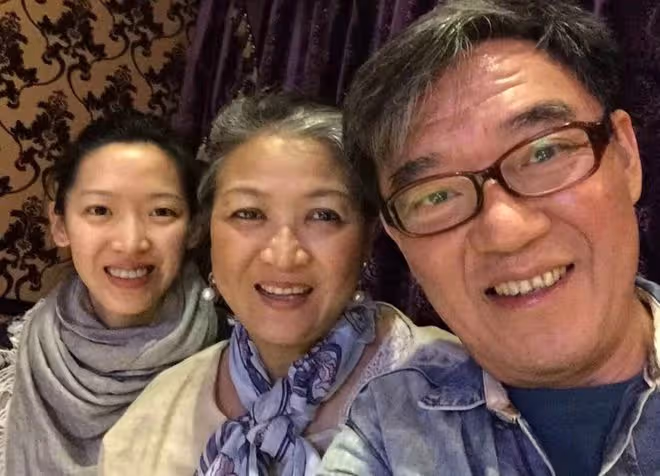 李立群女兒曬自拍慶生，32歲氣質出眾，與黑人初戀分手後保持單身