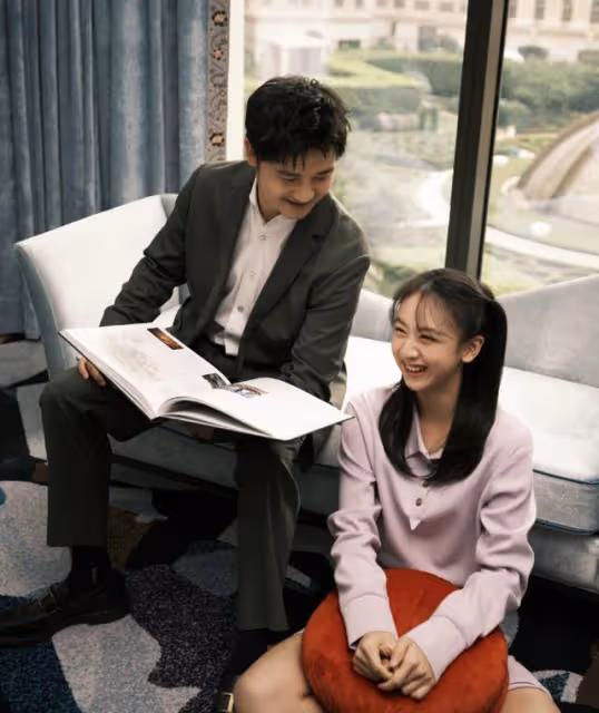 田亮父女在澳門拍大片，14歲森碟笑容清甜有活力，二人同框像情侶