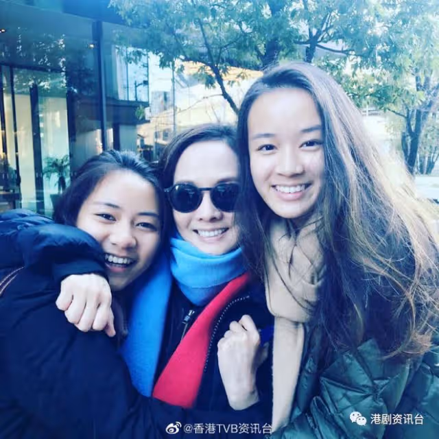 毛舜筠一家五口全家福曝光 !准女婿Andrew排排坐 曾預告做外母抱孫隨緣